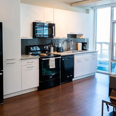 Mayfair Luxe Suites Premium By Corporate Stays Edmonton Exteriör bild