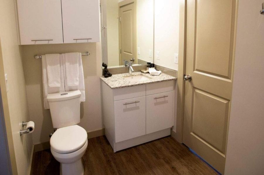 Mayfair Luxe Suites Premium By Corporate Stays Edmonton Exteriör bild