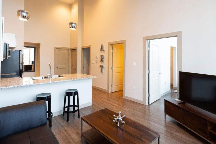 Mayfair Luxe Suites Premium By Corporate Stays Edmonton Exteriör bild