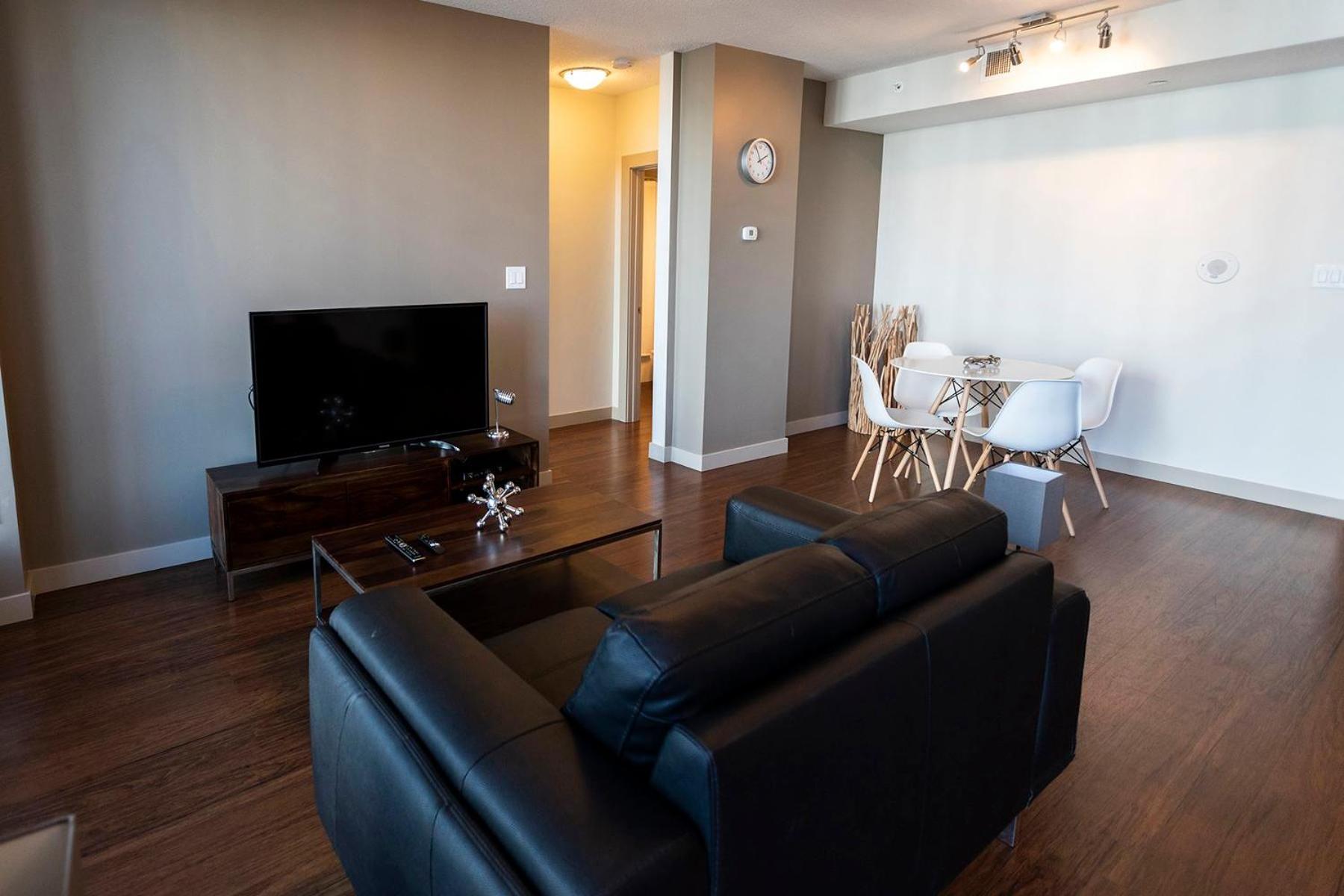 Mayfair Luxe Suites Premium By Corporate Stays Edmonton Exteriör bild