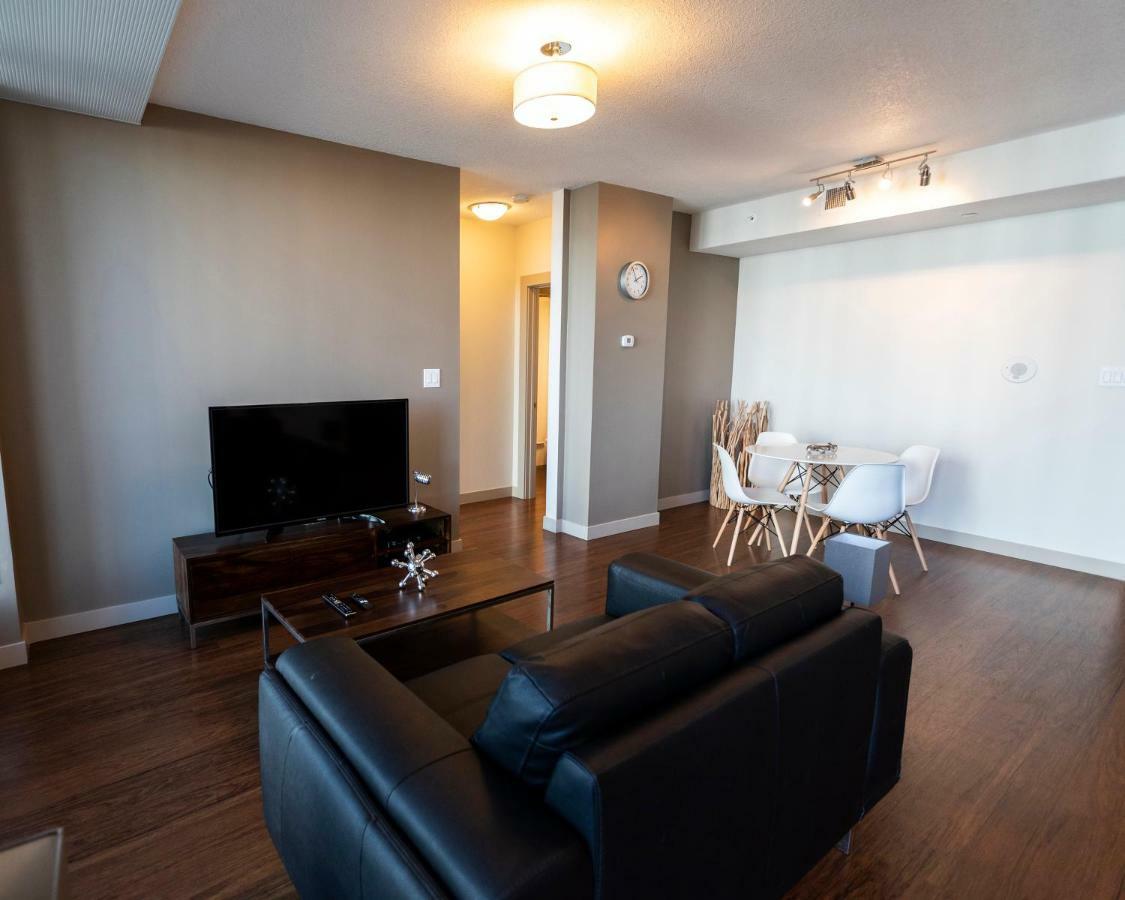Mayfair Luxe Suites Premium By Corporate Stays Edmonton Exteriör bild